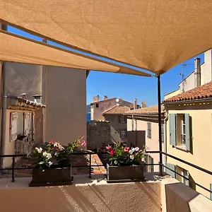 saint-tropez-centre-grand-studio-avec-terrasse.fr-provencehotel.com/